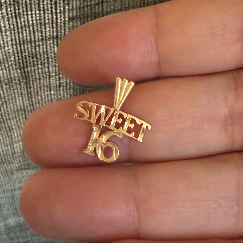 14k gold Michael Anthony Sweet 16 Pendant
